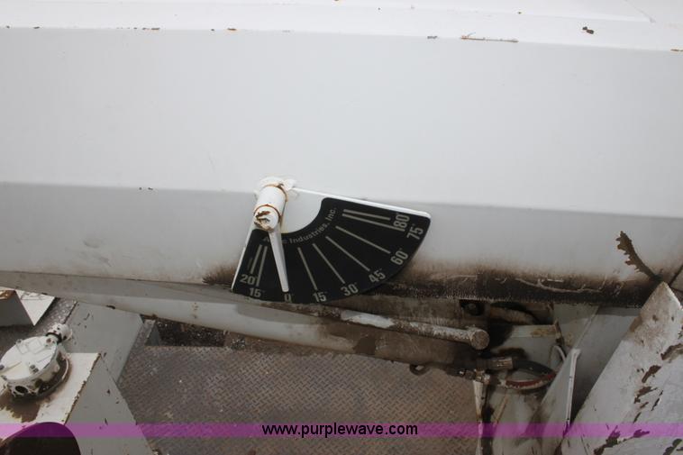 image for item D7675 1987 International 1954 derrick digger truck