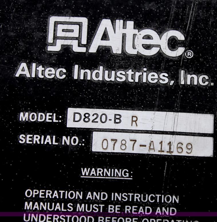 image for item D7675 1987 International 1954 derrick digger truck