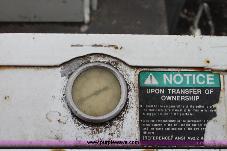 image for item D7675 1987 International 1954 derrick digger truck