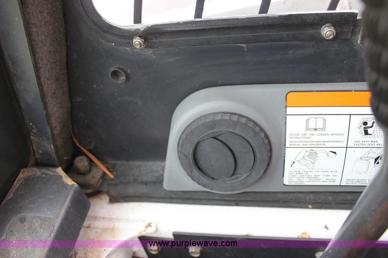 image for item D7678 2000 Bobcat 863 skid steer