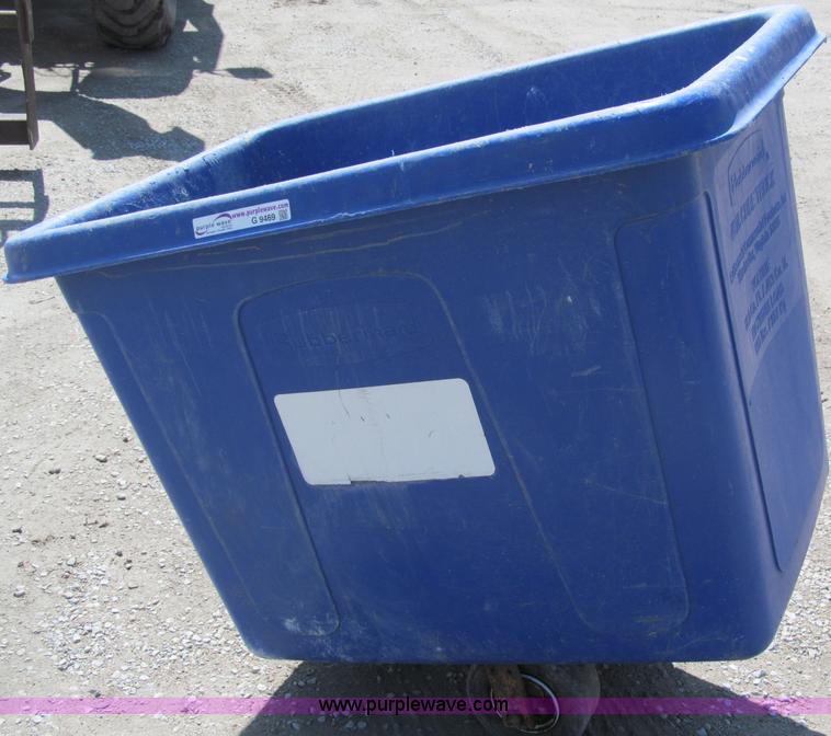 image for item G9469 Rubbermaid 4616 trash cart