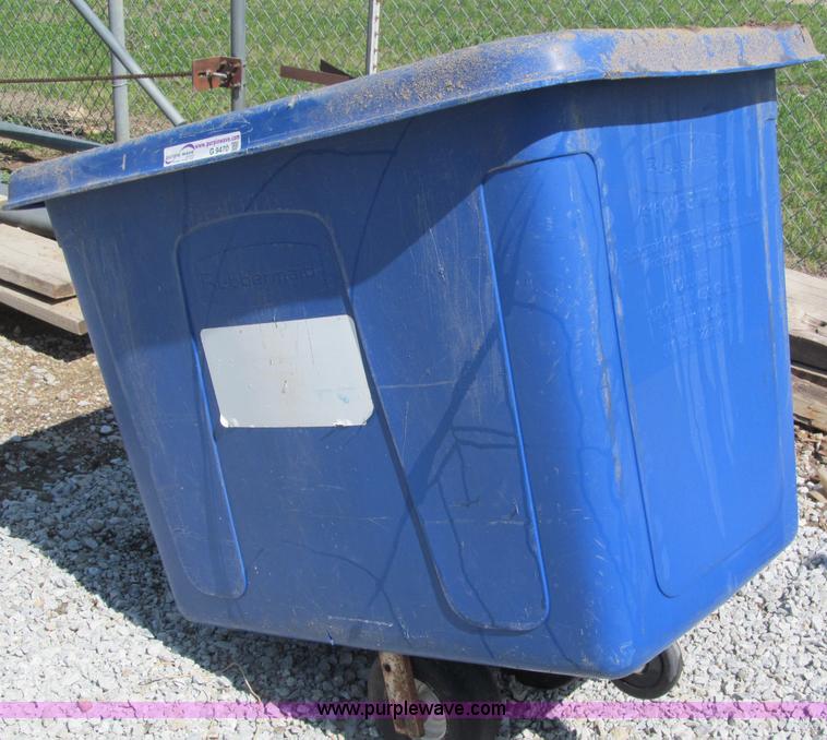 image for item G9470 Rubbermaid 4616 trash cart