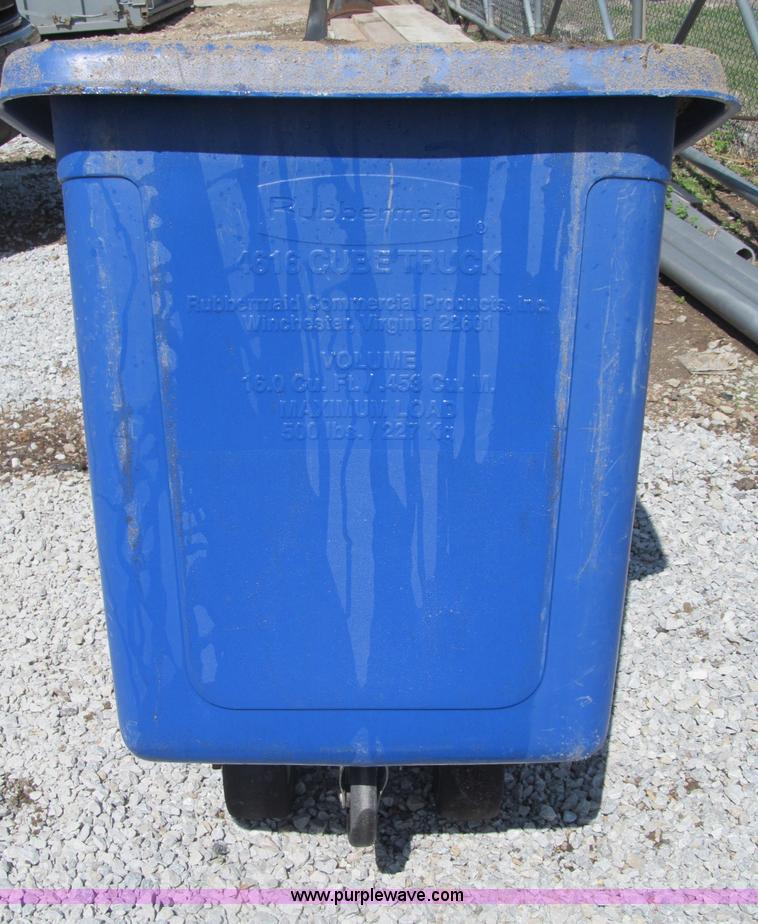 image for item G9470 Rubbermaid 4616 trash cart
