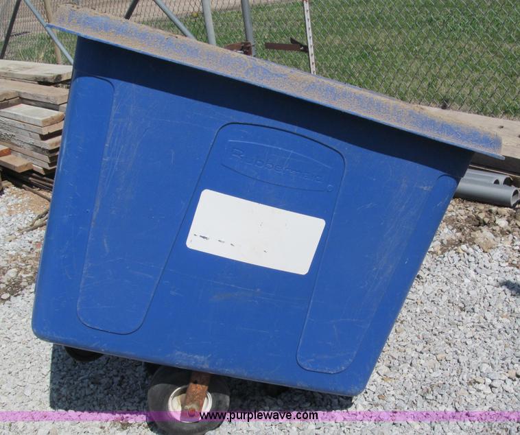 image for item G9470 Rubbermaid 4616 trash cart