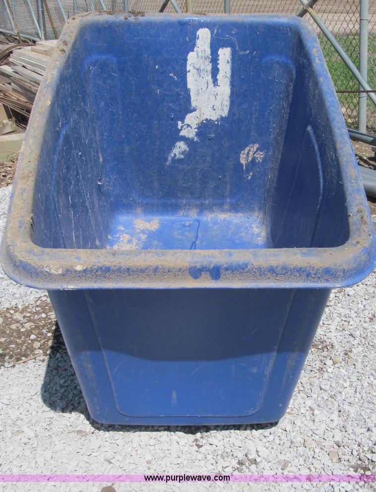 image for item G9470 Rubbermaid 4616 trash cart