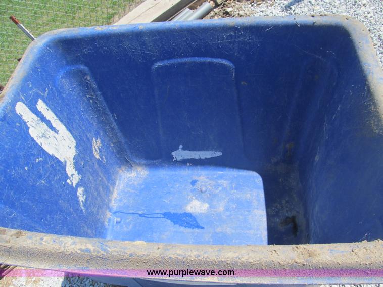 image for item G9470 Rubbermaid 4616 trash cart