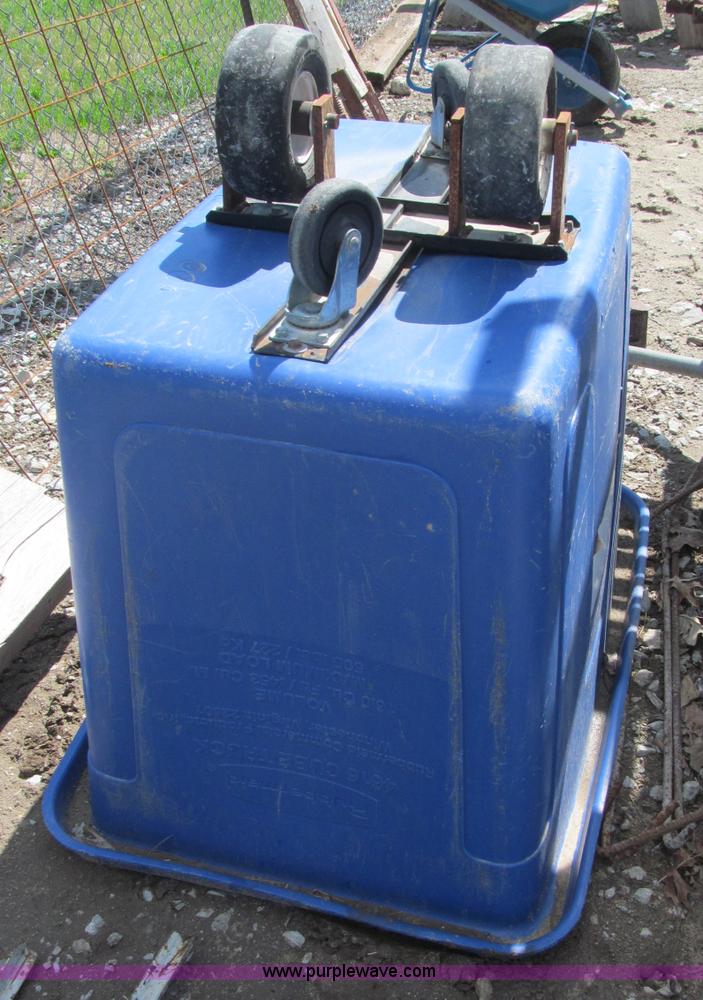 image for item G9470 Rubbermaid 4616 trash cart