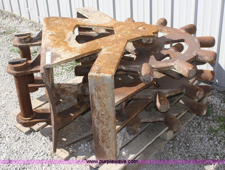 image for item L9350 Excavator compacting wheel