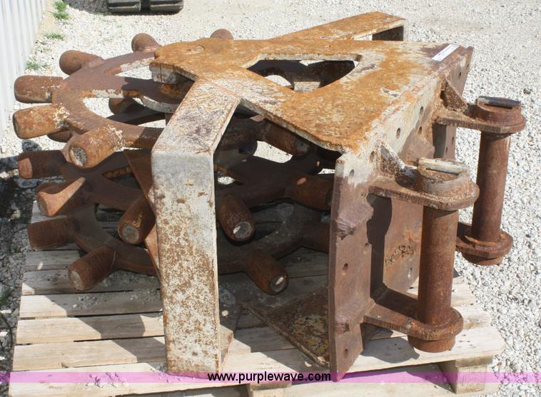 image for item L9350 Excavator compacting wheel
