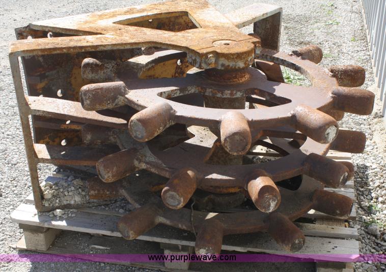 image for item L9350 Excavator compacting wheel