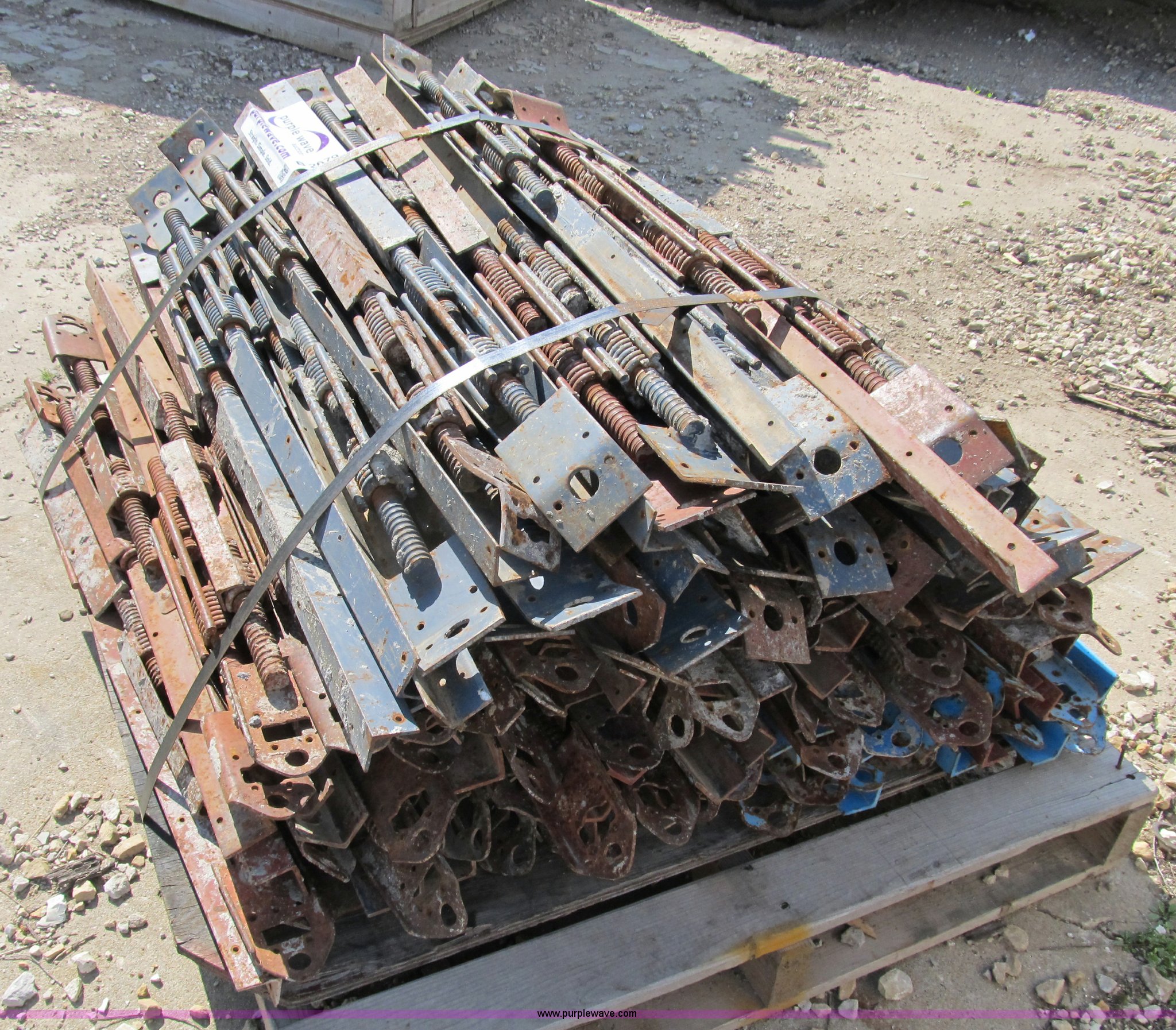 (172) pieces of Dayton turnbuckles in Wellsville, MO Item B2679 sold