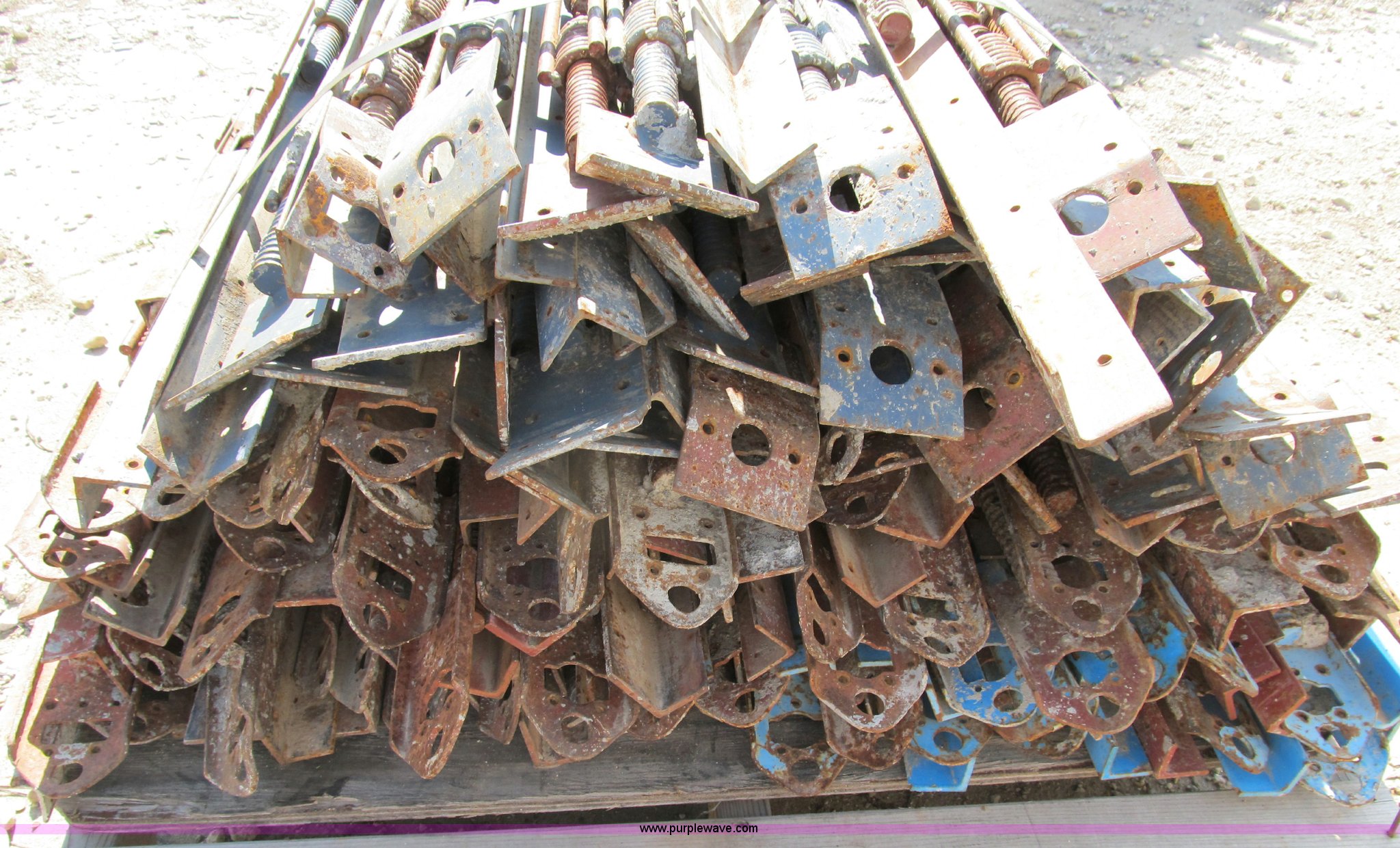 (172) pieces of Dayton turnbuckles in Wellsville, MO Item B2679 sold