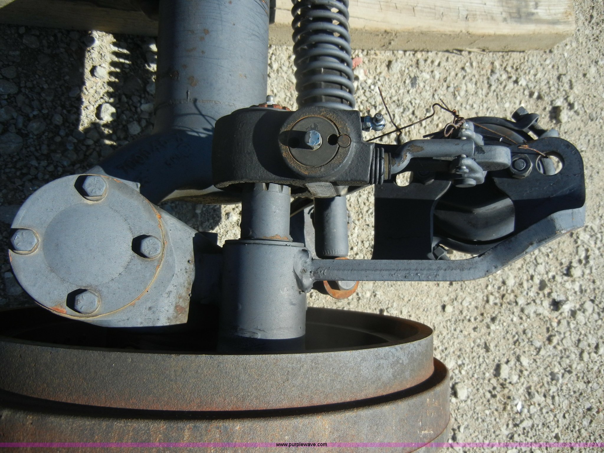 Silent drive air lift axle in Topeka, KS Item K9015 sold Purple Wave