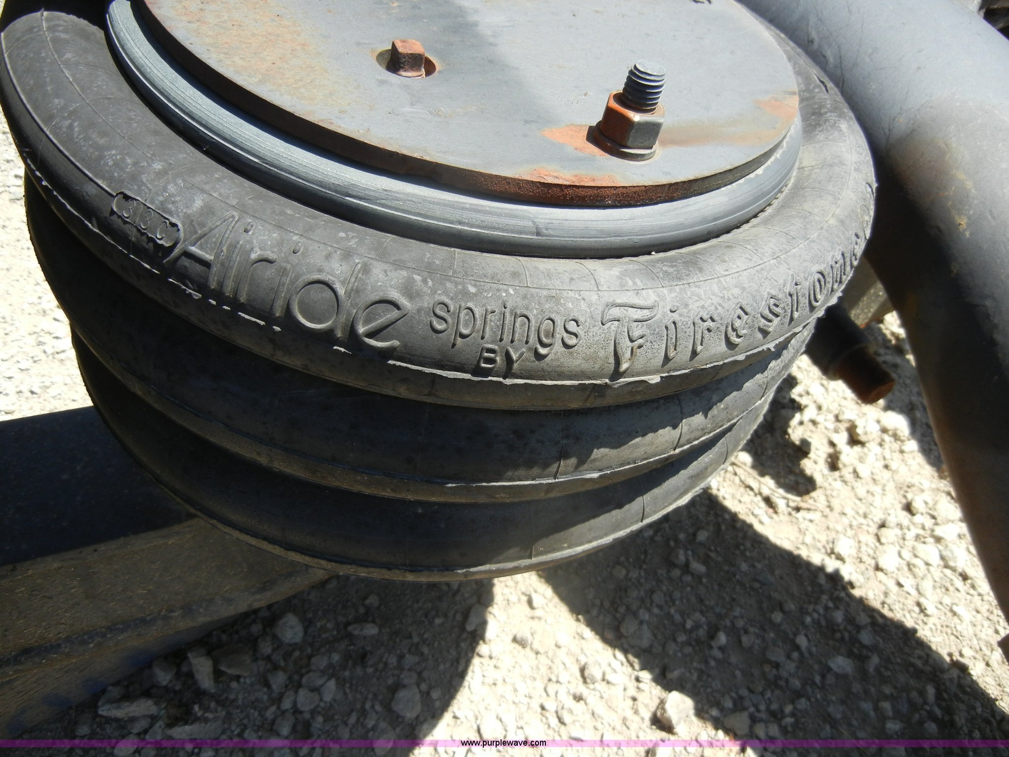 Silent drive air lift axle in Topeka, KS Item K9015 sold Purple Wave