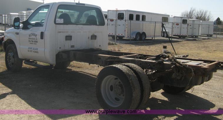 image for item A6086 1999 Ford F550 Super Duty truck cab and chassis