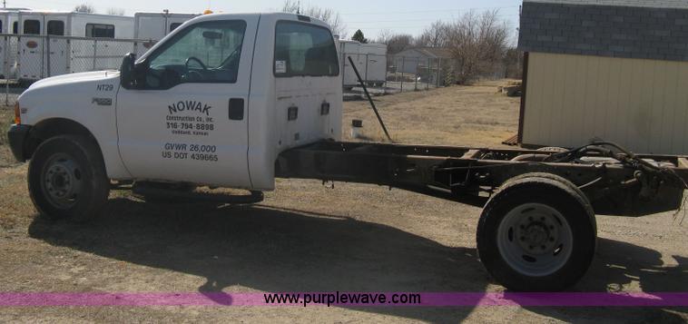 image for item A6086 1999 Ford F550 Super Duty truck cab and chassis