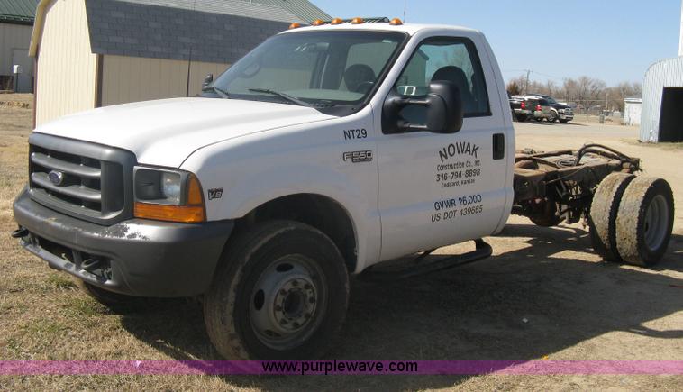 image for item A6086 1999 Ford F550 Super Duty truck cab and chassis