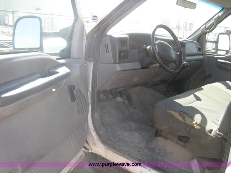 image for item A6086 1999 Ford F550 Super Duty truck cab and chassis