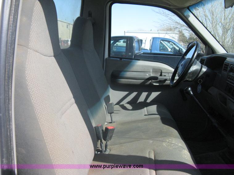 image for item A6086 1999 Ford F550 Super Duty truck cab and chassis