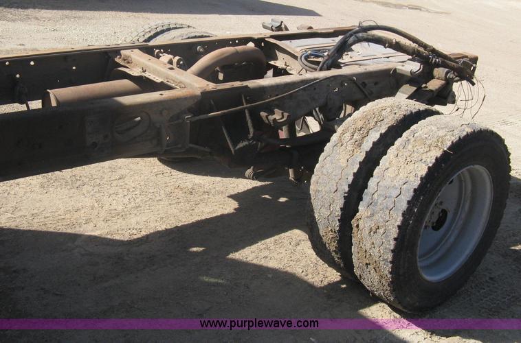 image for item A6086 1999 Ford F550 Super Duty truck cab and chassis