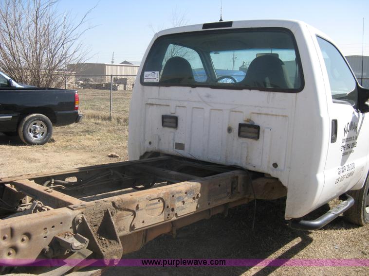 image for item A6086 1999 Ford F550 Super Duty truck cab and chassis
