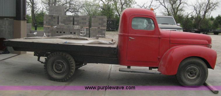 image for item A6162 1946 International K3-214 flatbed truck