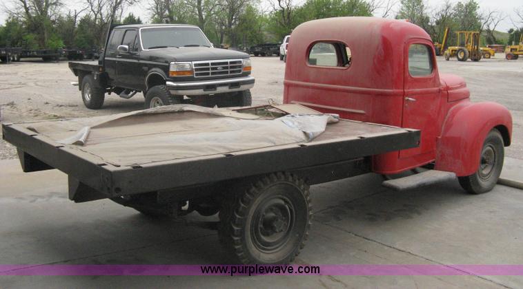 image for item A6162 1946 International K3-214 flatbed truck
