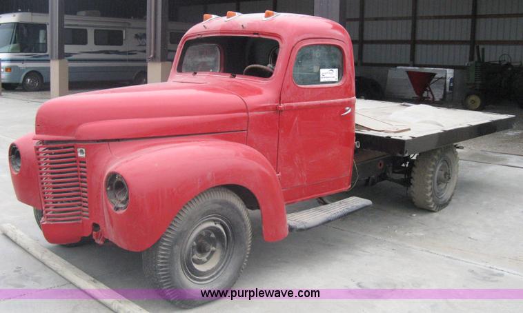 image for item A6162 1946 International K3-214 flatbed truck