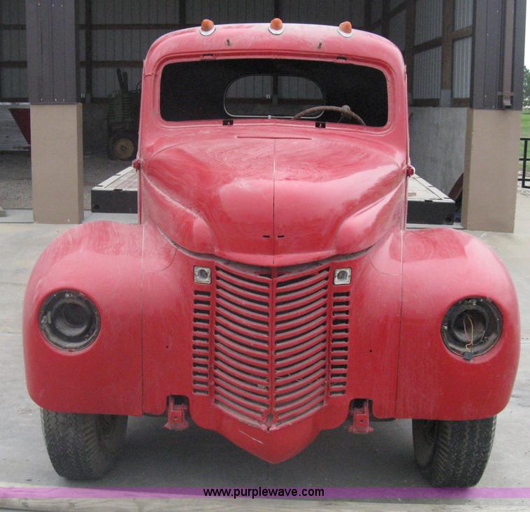 image for item A6162 1946 International K3-214 flatbed truck