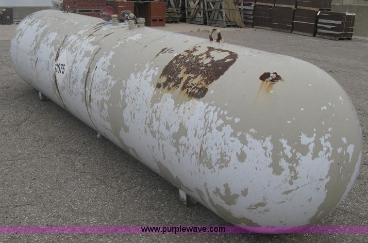 image for item A6169 1,000 gallon propane tank