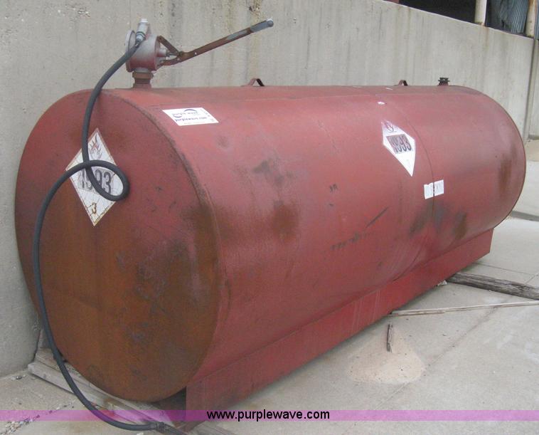 image for item A6177 Skid mounted 1,000 gallon fuel tank