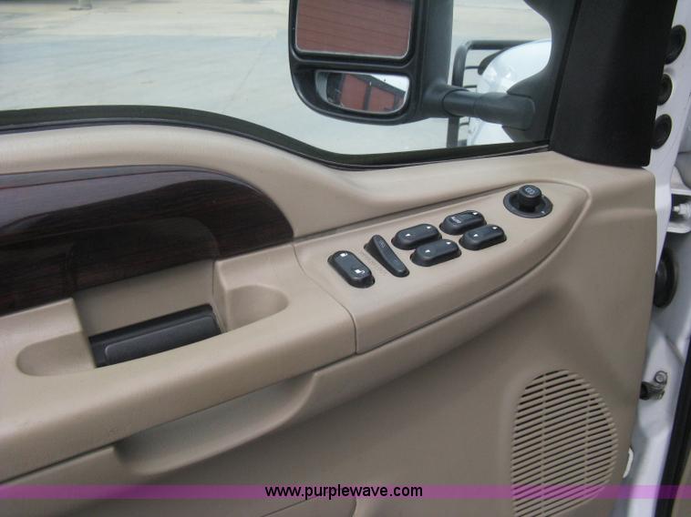 image for item A6182 2006 Ford F250 Lariat Super Duty King Ranch crew cab pickup truck