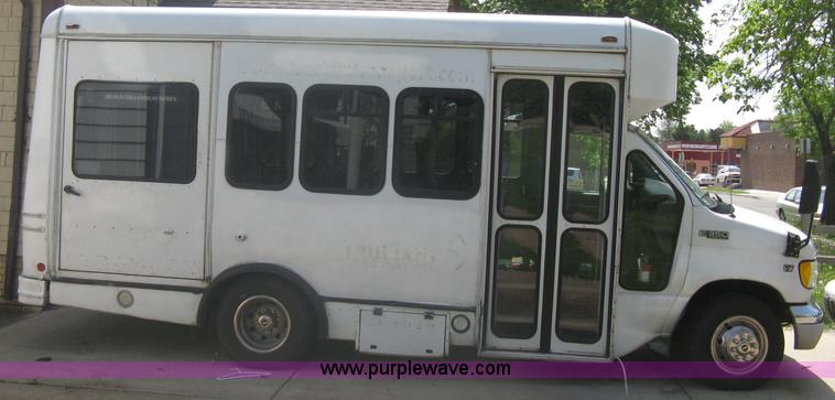 image for item A6310 2002 Ford E350 Super Duty passenger van