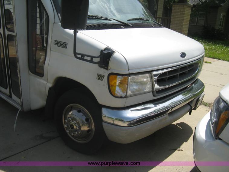 image for item A6310 2002 Ford E350 Super Duty passenger van