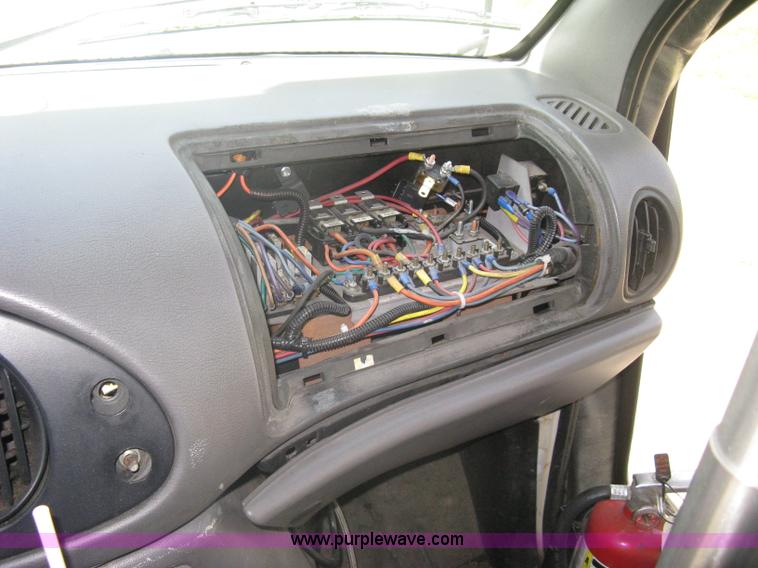 image for item A6310 2002 Ford E350 Super Duty passenger van