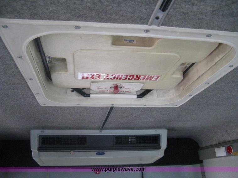 image for item A6310 2002 Ford E350 Super Duty passenger van