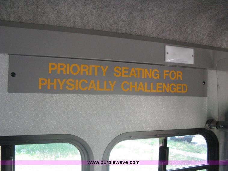 image for item A6310 2002 Ford E350 Super Duty passenger van