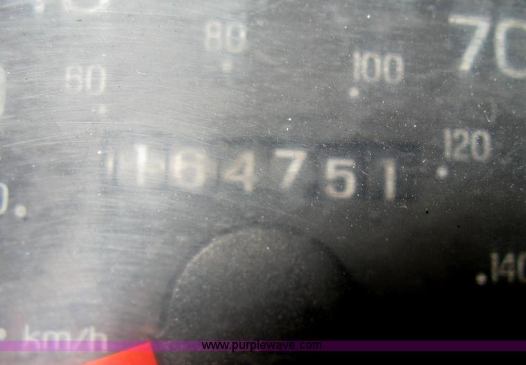 image for item A6310 2002 Ford E350 Super Duty passenger van