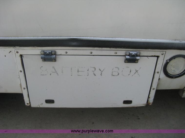 image for item A6310 2002 Ford E350 Super Duty passenger van