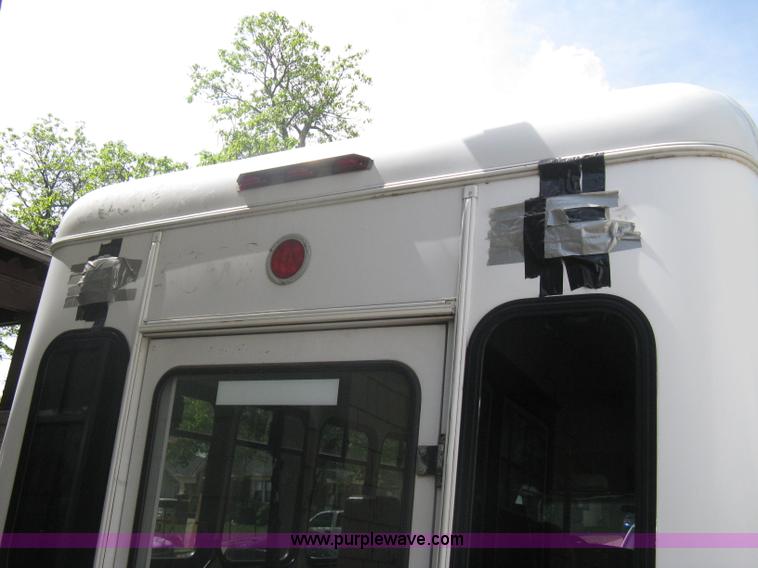 image for item A6310 2002 Ford E350 Super Duty passenger van