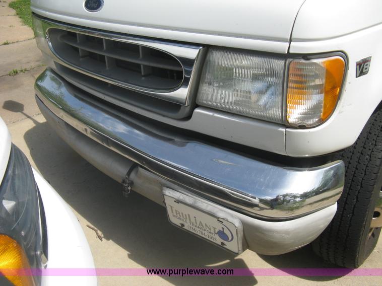 image for item A6310 2002 Ford E350 Super Duty passenger van