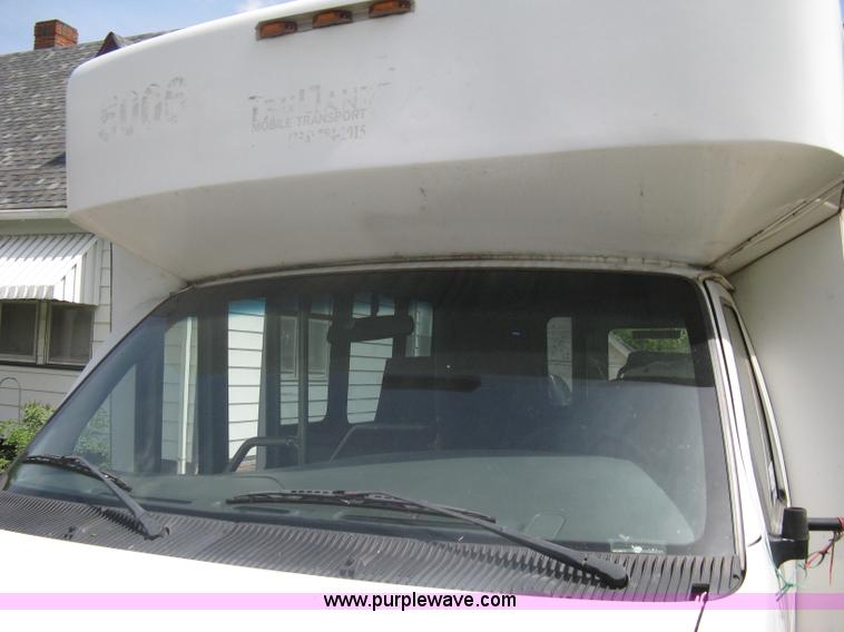 image for item A6310 2002 Ford E350 Super Duty passenger van