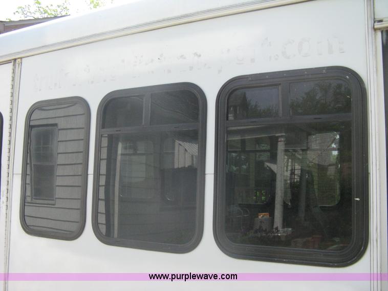 image for item A6310 2002 Ford E350 Super Duty passenger van