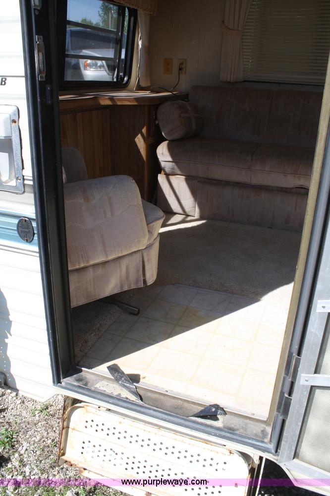 image for item A6604 1990 Nu-Wa Hitchhiker 25' fifth wheel camper