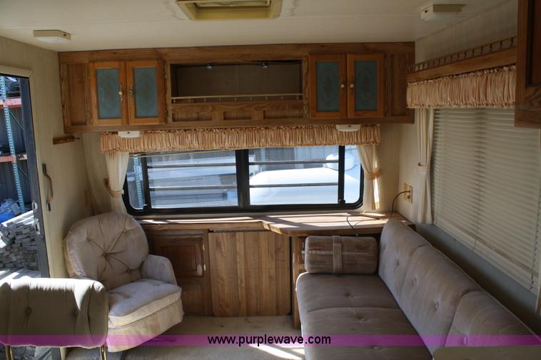 image for item A6604 1990 Nu-Wa Hitchhiker 25' fifth wheel camper