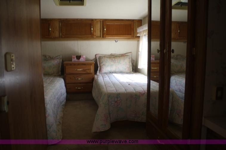 image for item A6604 1990 Nu-Wa Hitchhiker 25' fifth wheel camper