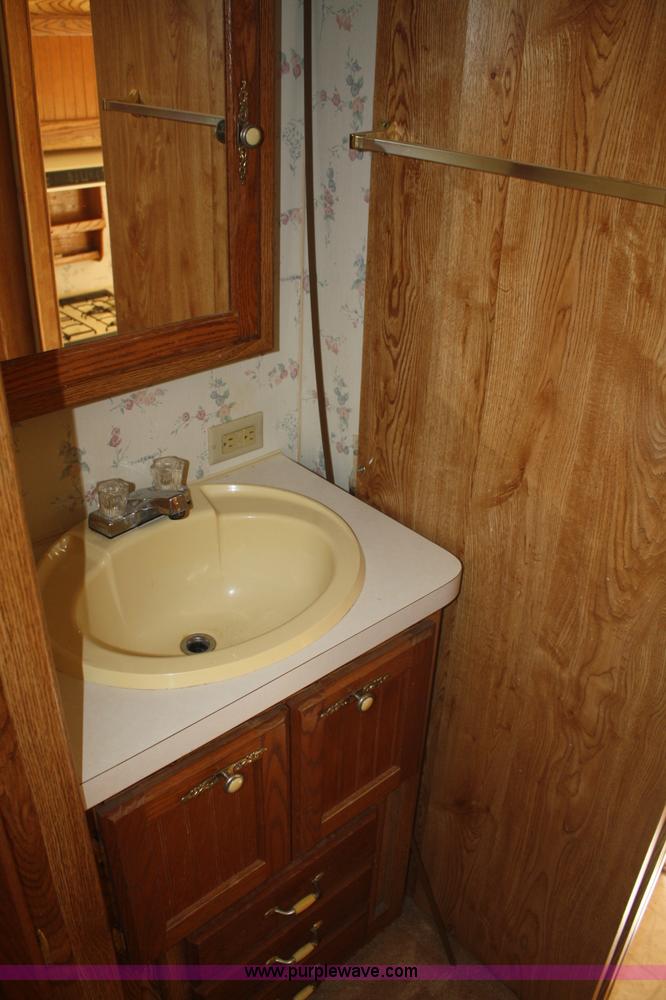 image for item A6604 1990 Nu-Wa Hitchhiker 25' fifth wheel camper