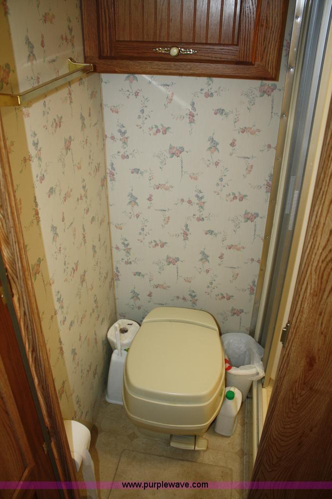 image for item A6604 1990 Nu-Wa Hitchhiker 25' fifth wheel camper