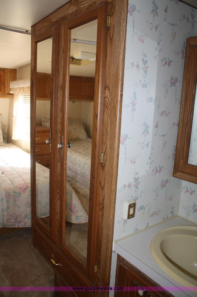 image for item A6604 1990 Nu-Wa Hitchhiker 25' fifth wheel camper