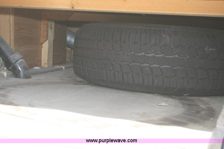 image for item A6604 1990 Nu-Wa Hitchhiker 25' fifth wheel camper